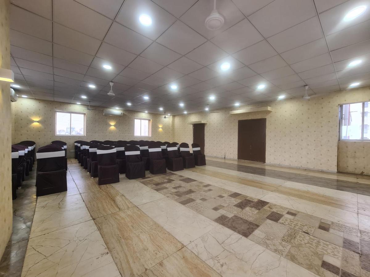 Hotel Nova Pride Раджкот Экстерьер фото