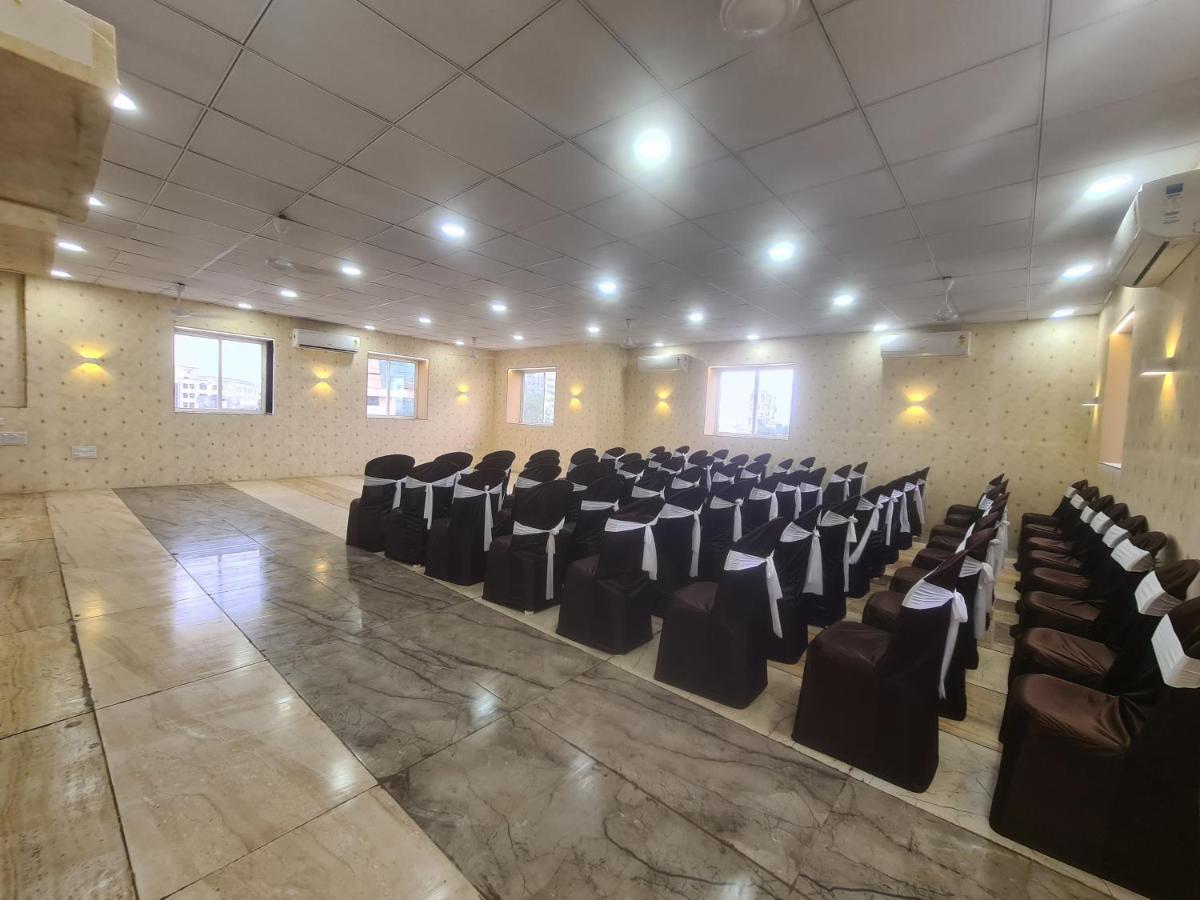 Hotel Nova Pride Раджкот Экстерьер фото