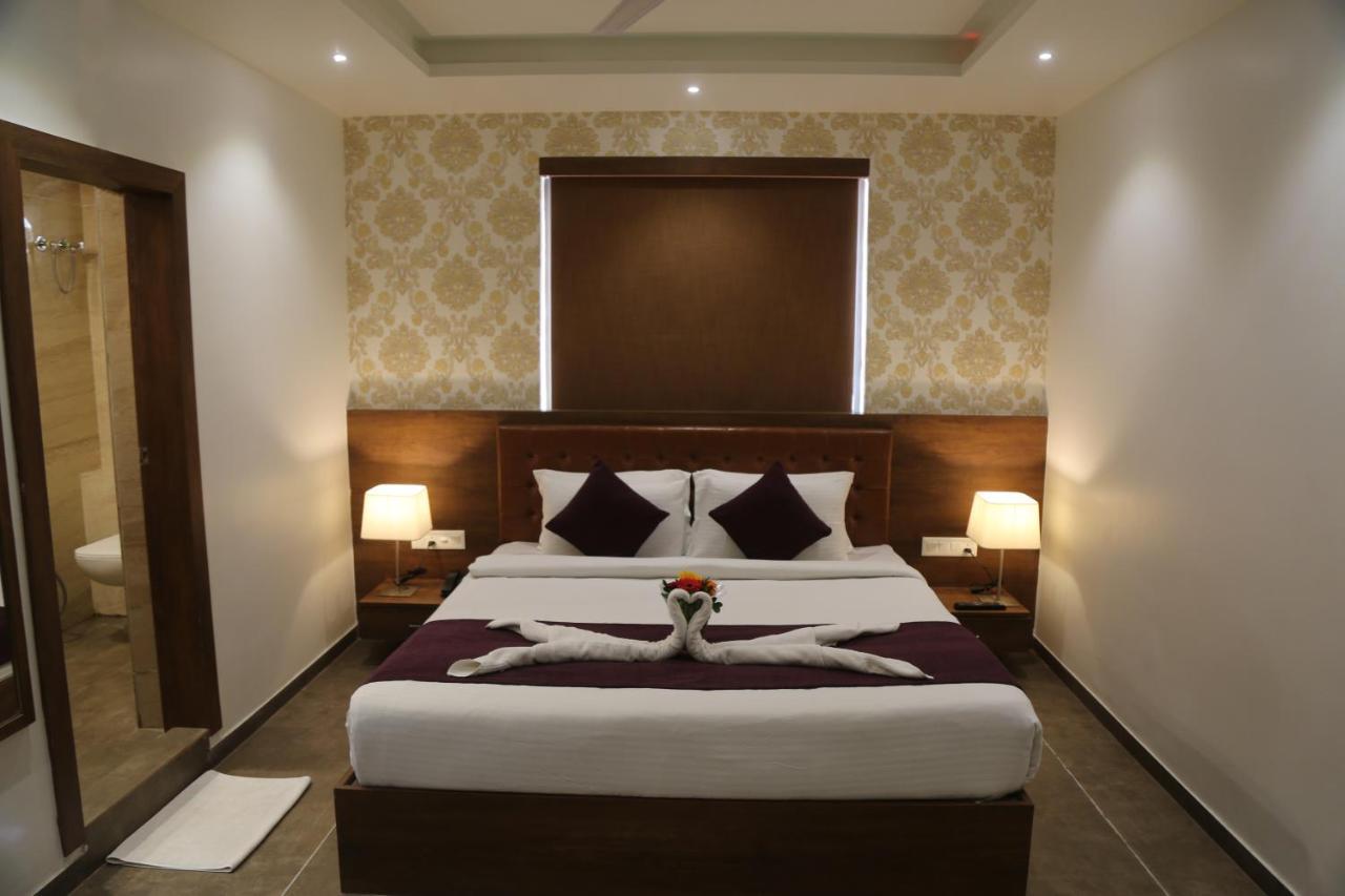 Hotel Nova Pride Раджкот Экстерьер фото