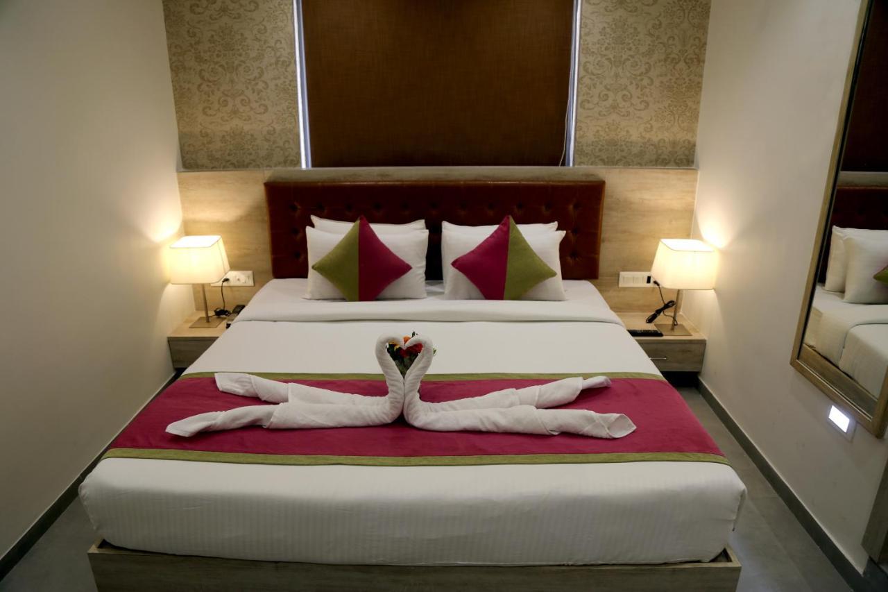 Hotel Nova Pride Раджкот Экстерьер фото