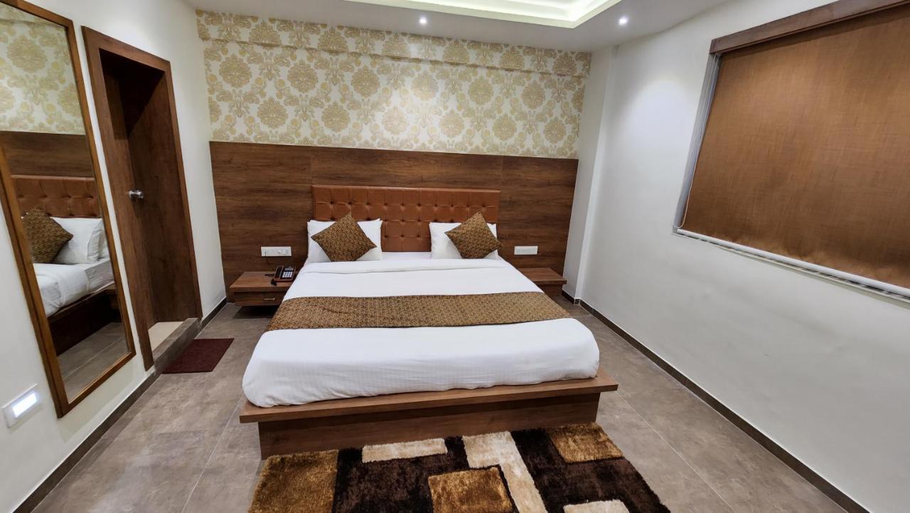 Hotel Nova Pride Раджкот Экстерьер фото