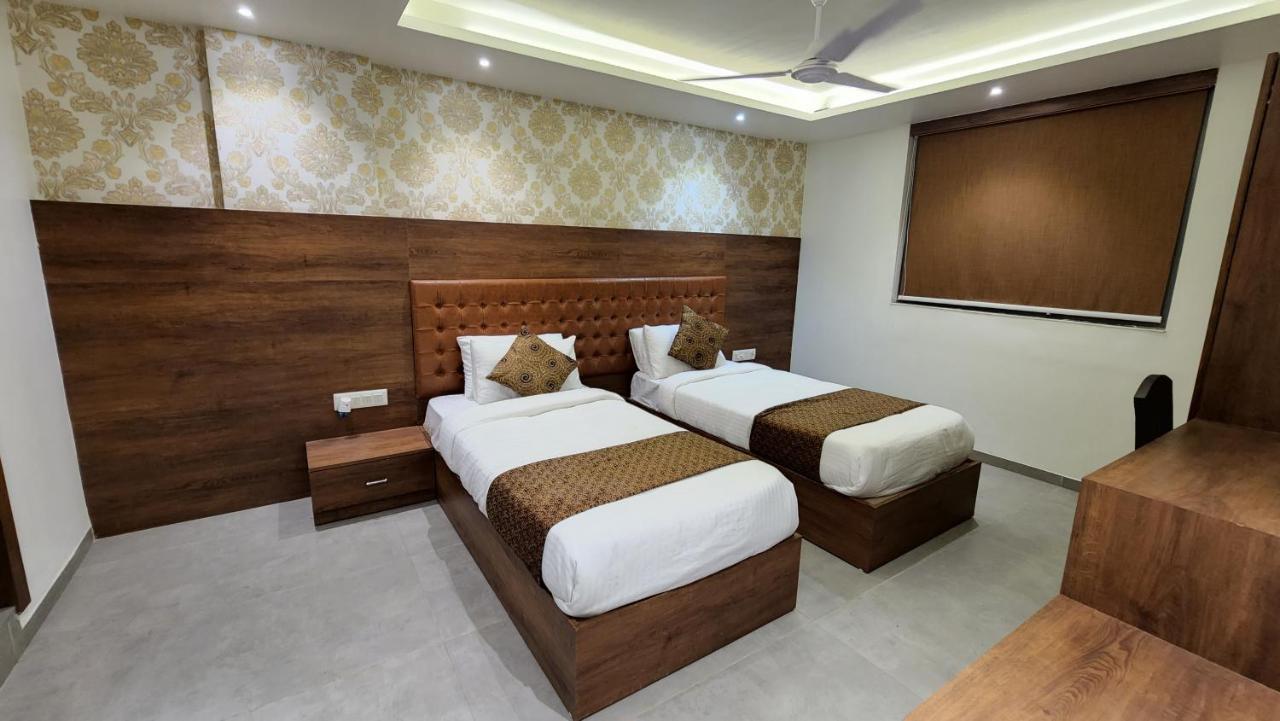 Hotel Nova Pride Раджкот Экстерьер фото