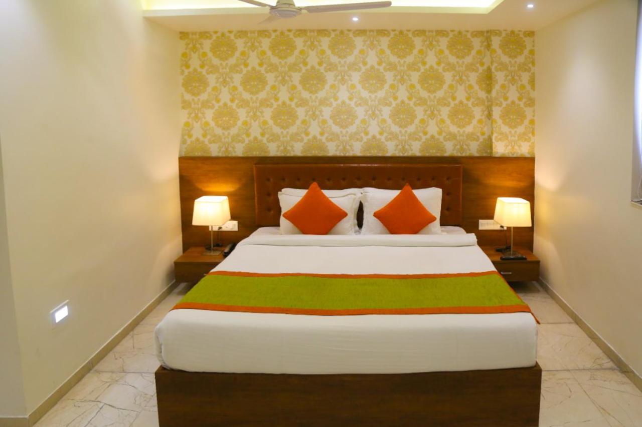 Hotel Nova Pride Раджкот Экстерьер фото