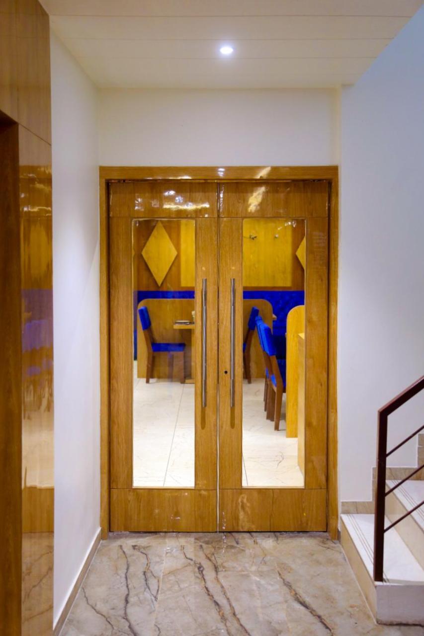 Hotel Nova Pride Раджкот Экстерьер фото