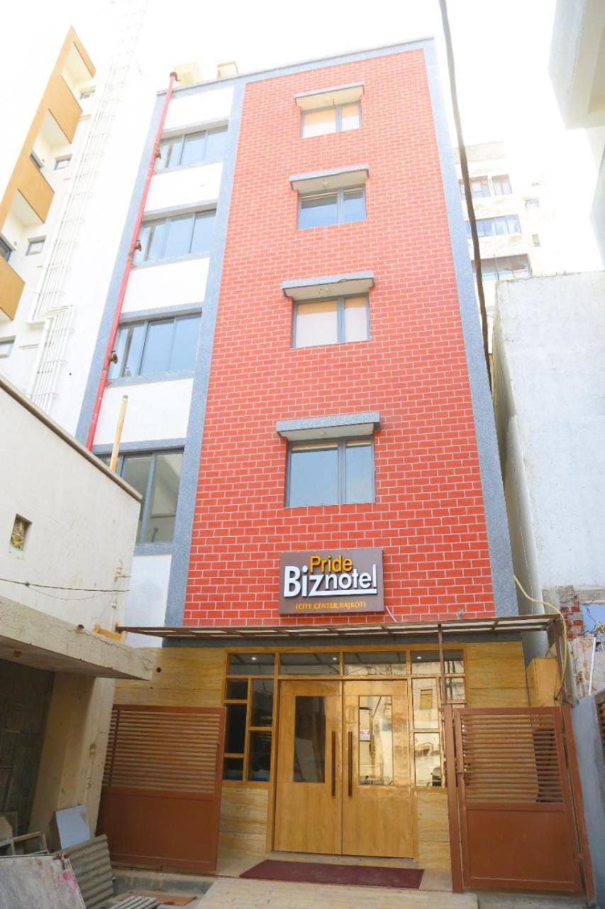 Hotel Nova Pride Раджкот Экстерьер фото