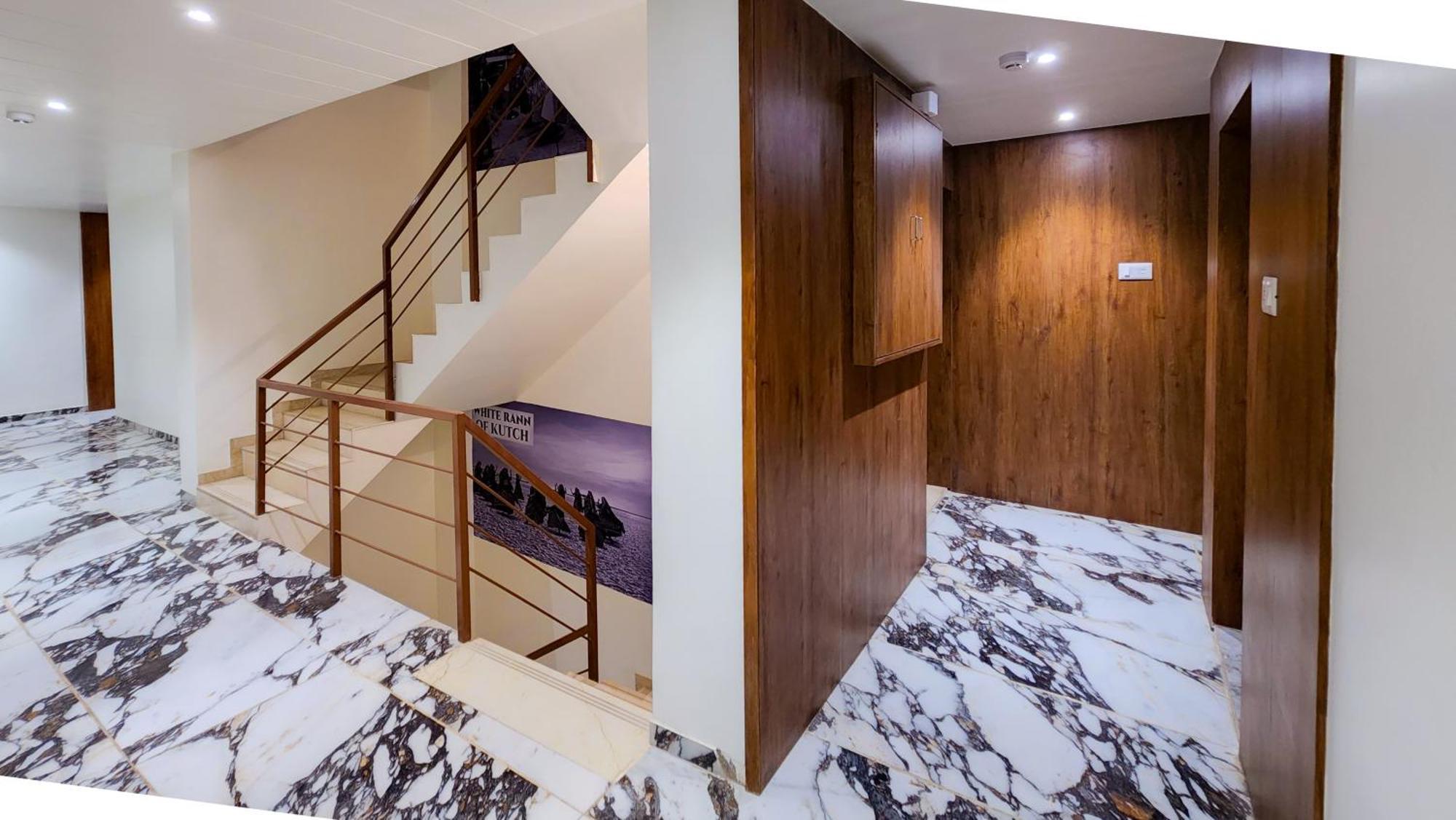 Hotel Nova Pride Раджкот Экстерьер фото