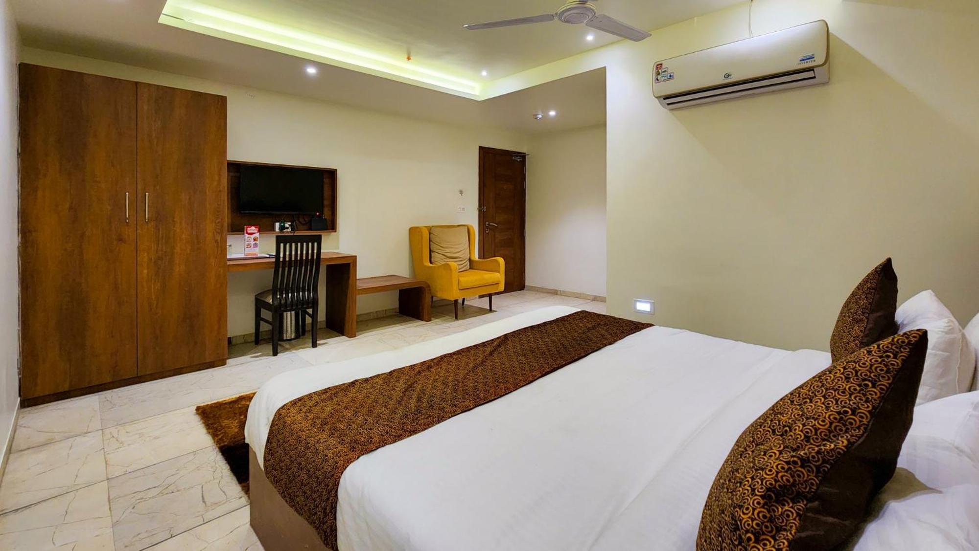 Hotel Nova Pride Раджкот Экстерьер фото