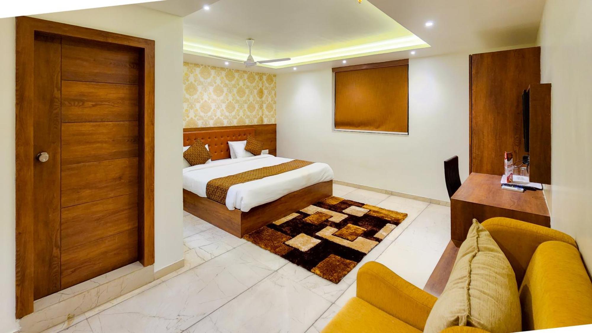 Hotel Nova Pride Раджкот Экстерьер фото