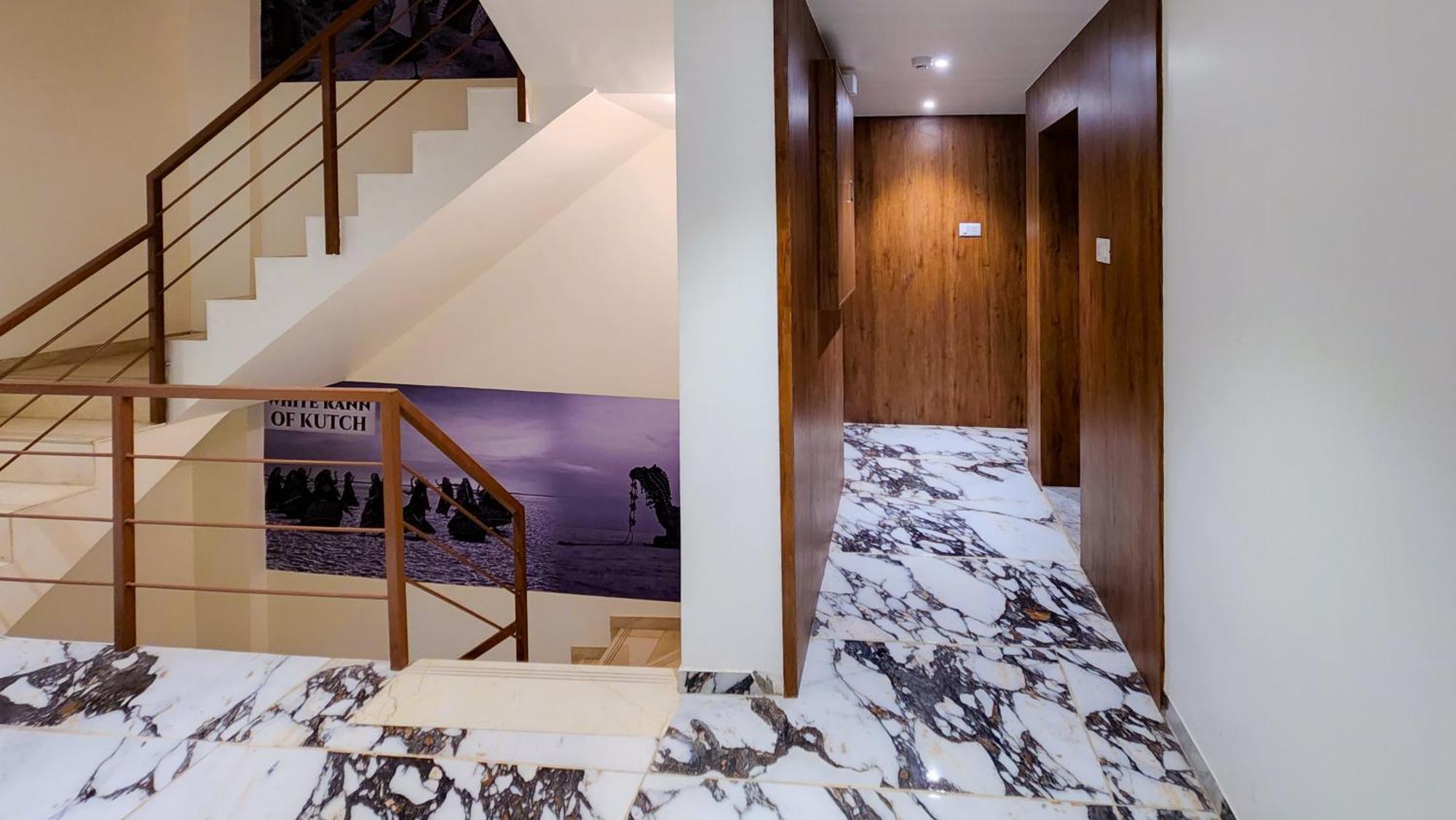 Hotel Nova Pride Раджкот Экстерьер фото
