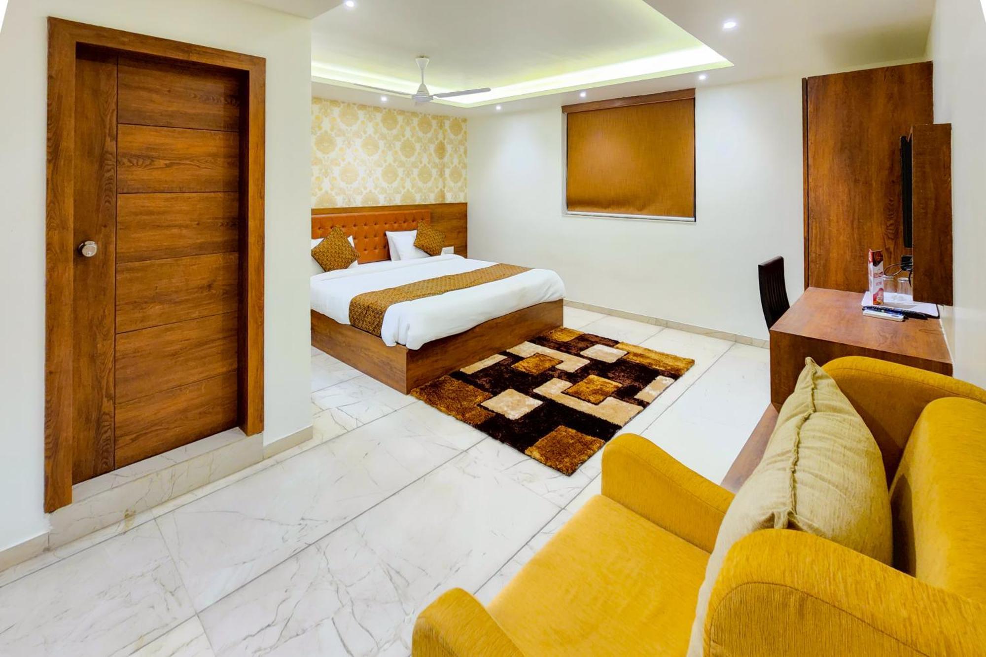 Hotel Nova Pride Раджкот Экстерьер фото