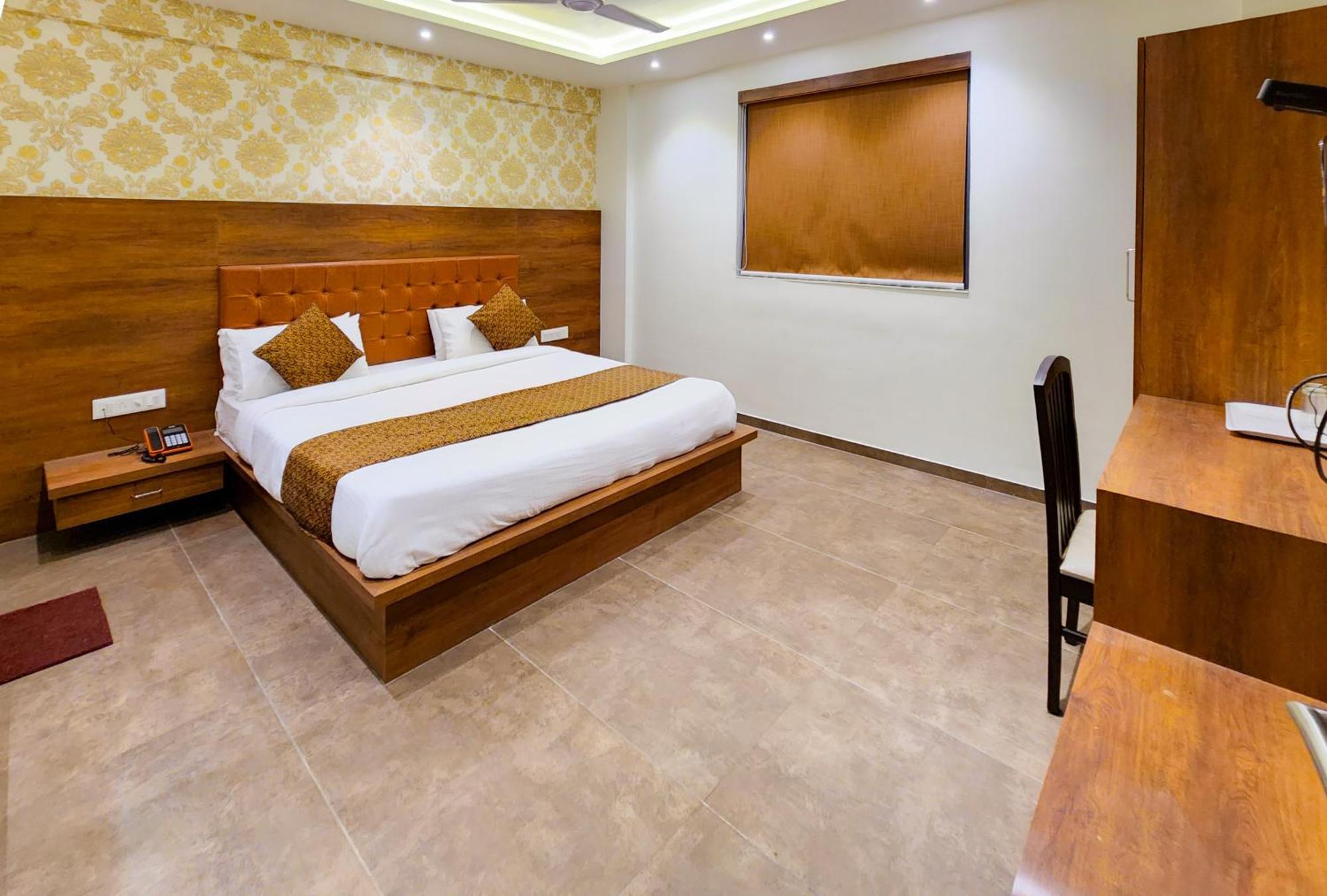 Hotel Nova Pride Раджкот Экстерьер фото