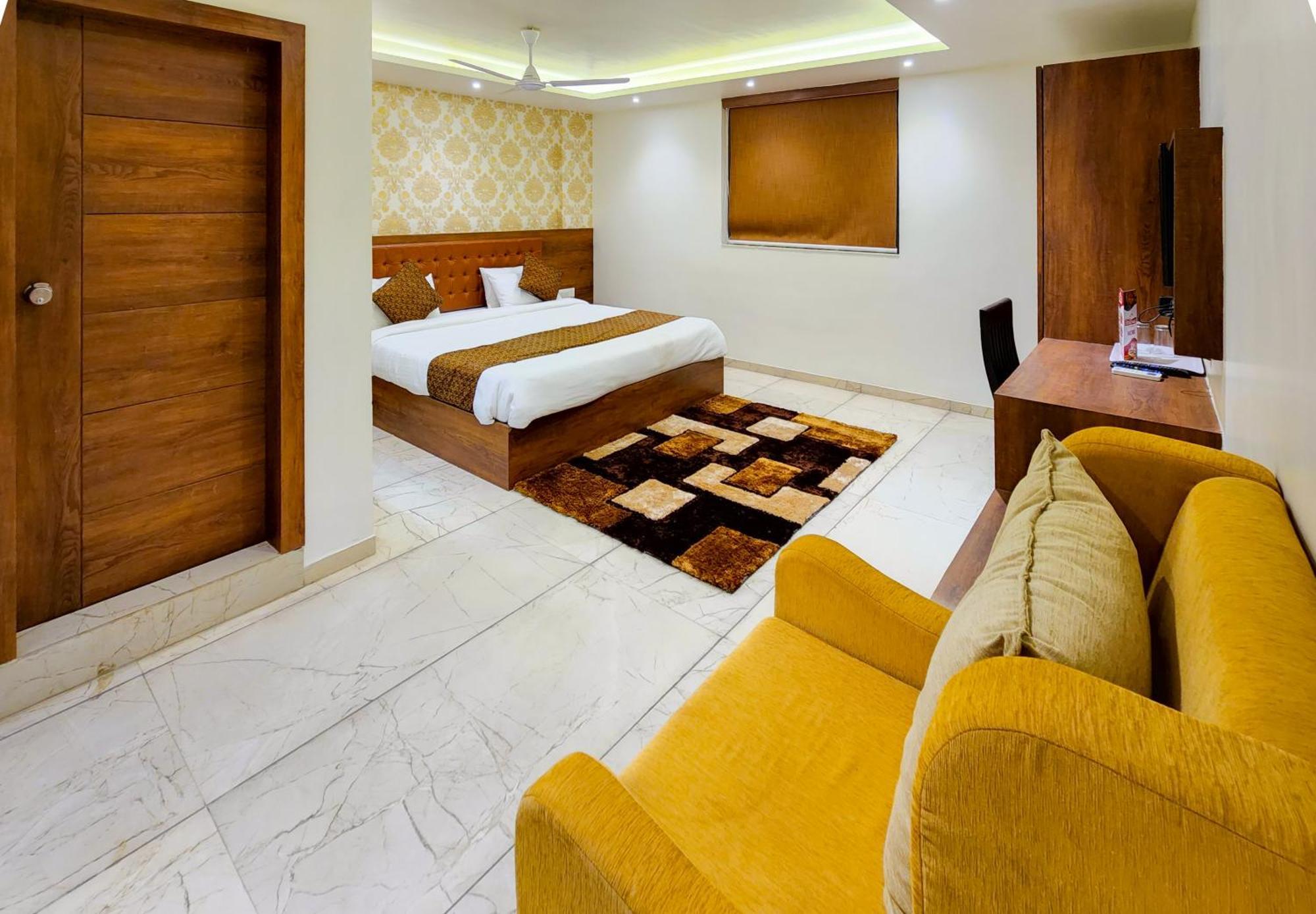 Hotel Nova Pride Раджкот Экстерьер фото
